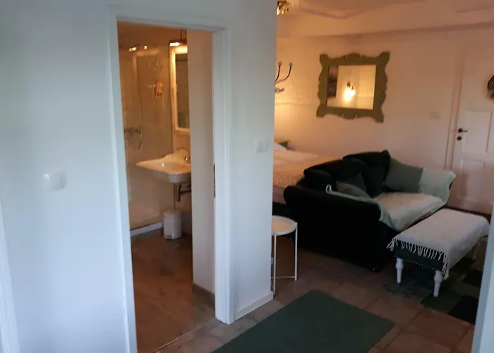 Pletna Lake View Apartment