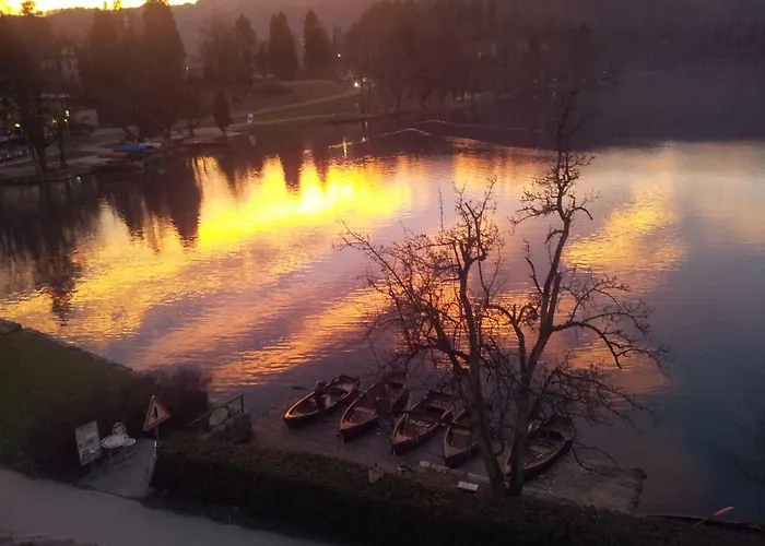 Pletna Lake View Apartment